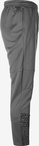 Tapered Pantaloni sportivi di PUMA in grigio