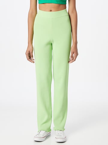 Monki Regular Pants in Green: front