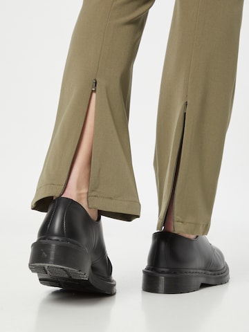 Coupe slim Pantalon WEEKDAY en vert