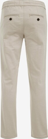 WE Fashion Regular Trousers in Beige