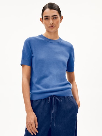 T-shirt ARMEDANGELS en bleu : devant