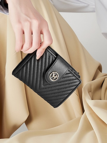 Victoria Hyde Portemonnaie 'Rosi' in Schwarz: Vorderseite