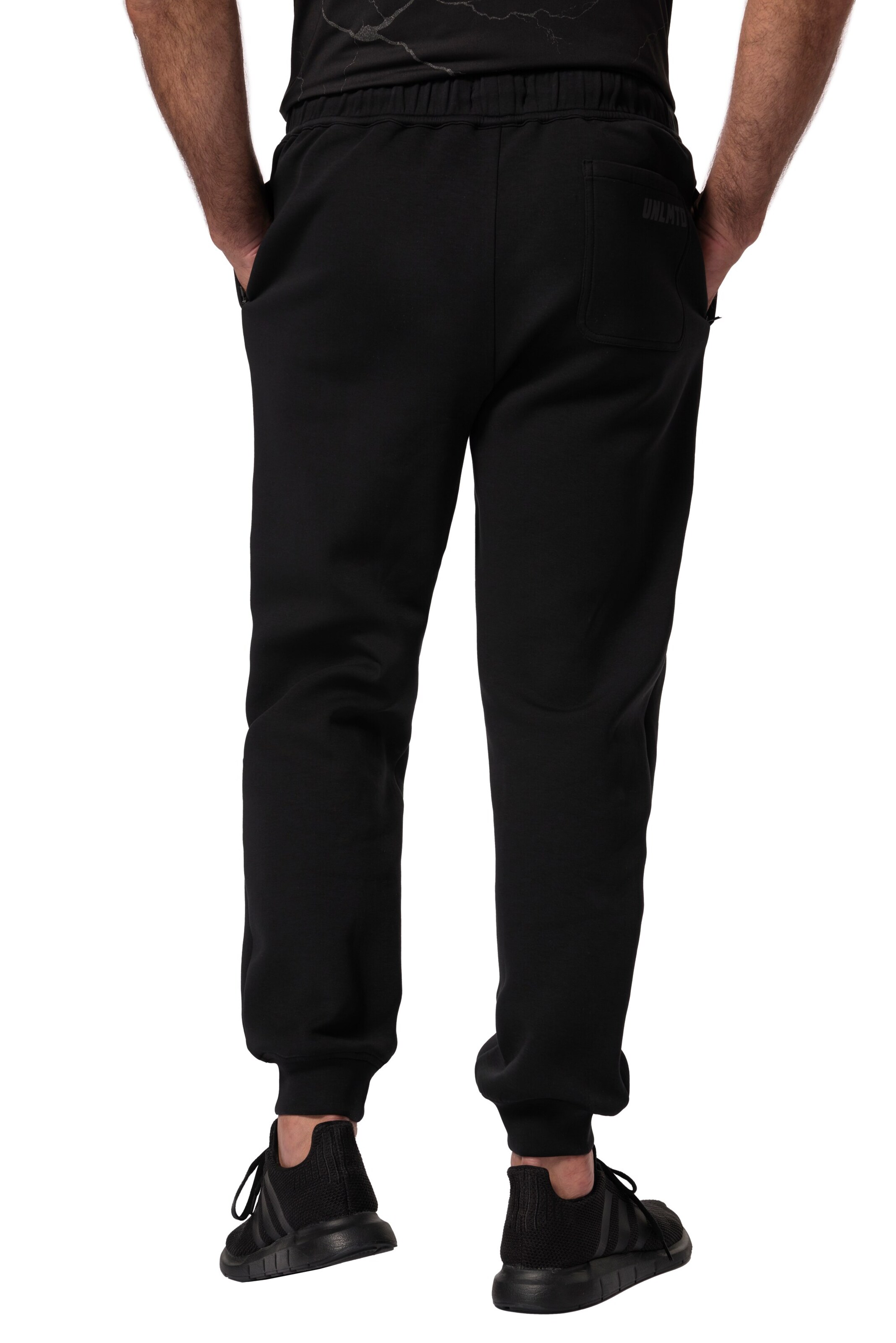 JAY-PI Loosefit Sporthose in Schwarz