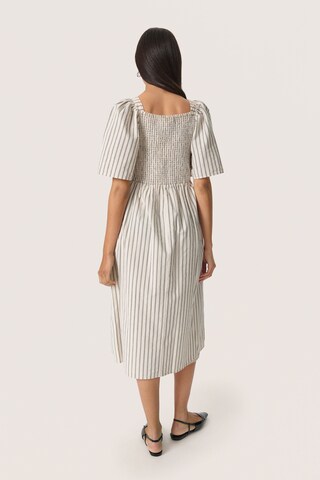 Robe 'Anvitte' SOAKED IN LUXURY en beige