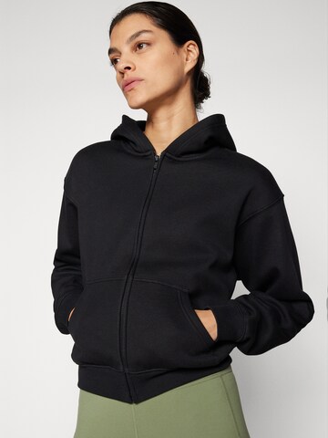 Fabletics Urheilullinen collegetakki värissä musta