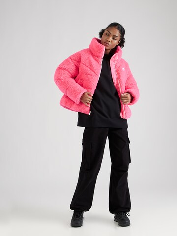 Nike Sportswear - Chaqueta de invierno en rosa