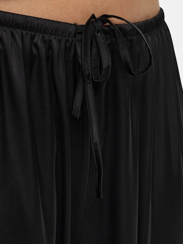 Pantaloncini da pigiama 'Satin Pyjamahose' di cfab (formerly creamy fabrics) in nero