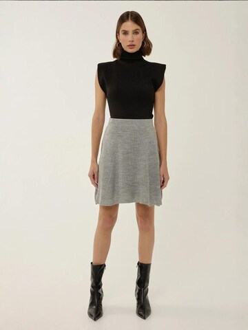 Hiccup Skirt in Grey: front