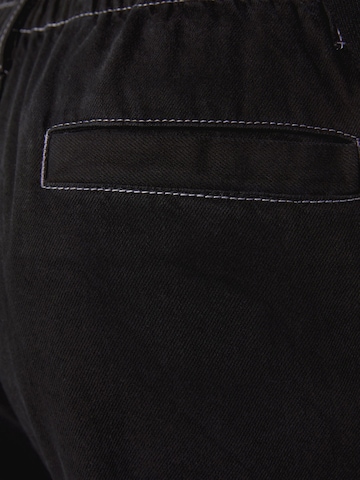 Bershka Široke hlačnice Kargo kavbojke | črna barva