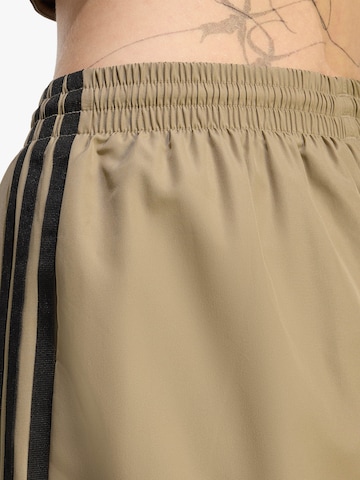 regular Pantaloni sportivi di ADIDAS in marrone