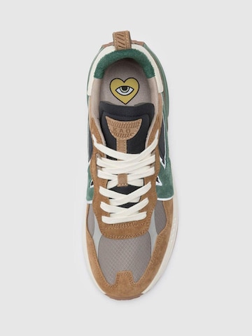Kaotiko Sneakers laag 'Vancouver Earth' in Bruin
