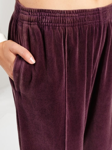 WEEKDAY Wide leg Παντελόνι σε λιλά