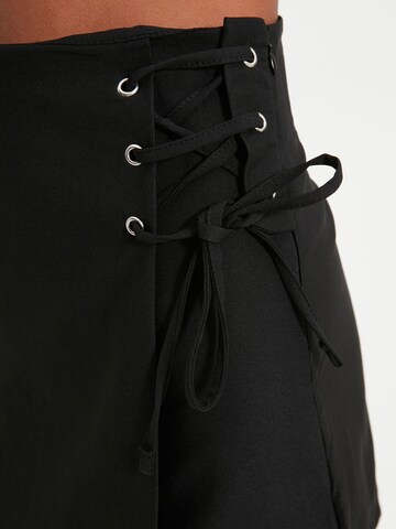 Trendyol Regular Hosenrock in Schwarz