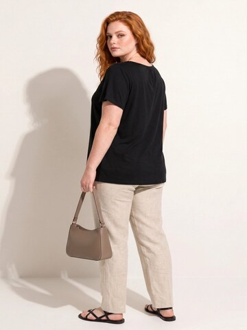 Shape Of You Blouse in Zwart