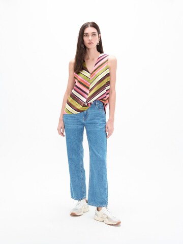 Top de la Lola Casademunt pe bej