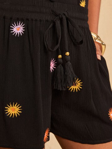 love & roses Regular Pants in Black
