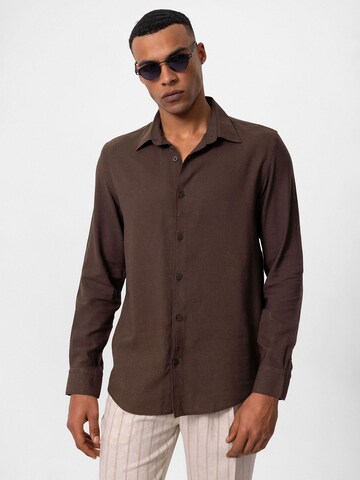 Antioch Regular fit Overhemd in Bruin: voorkant