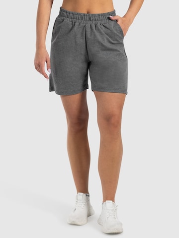 Smilodox Loosefit Sportbroek ' Nurya ' in Grijs: voorkant