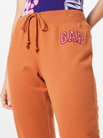 Tapered Pantaloni di GAP in arancione