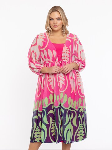 Yoek Cape in Pink: front