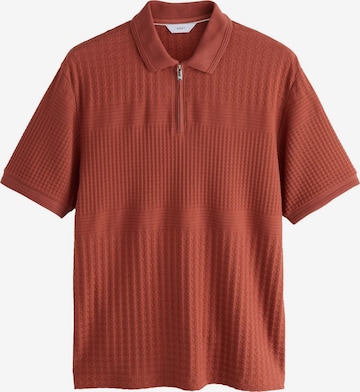 Next Тениска в червено: отпред