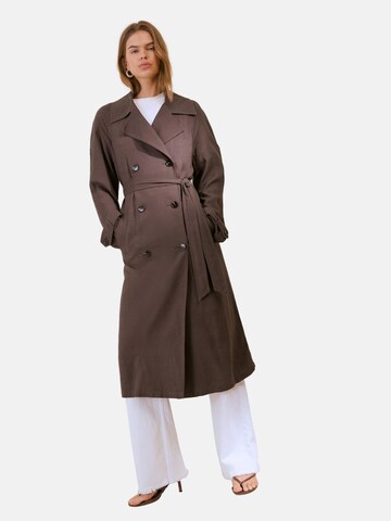 Friends Like These Summer coat in Brown: front
