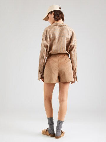 smėlio ABOUT YOU Standartinis Klostuotos kelnės 'Hedda'