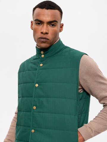 Antioch Vest in Green