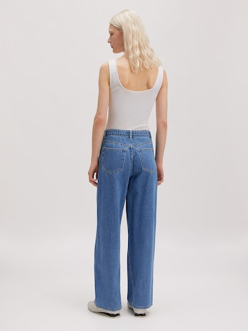 EDITED Loosefit Jeans 'Ariana' in Blauw