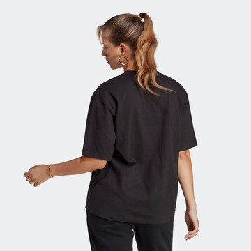 ADIDAS ORIGINALS Υπερμέγεθες μπλουζάκι 'Adicolor Essentials' σε μαύρο