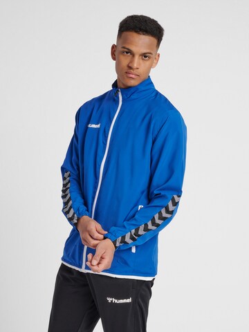 Veste de sport Hummel en bleu : devant