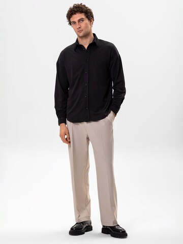 Antioch Regular fit Button Up Shirt in Black