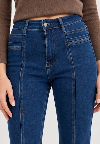 Regular Jean Elara en bleu
