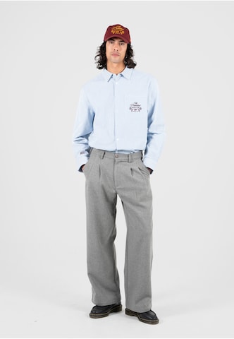 Wide leg Pantaloni con pieghe di Prohibited in grigio