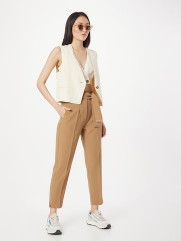 Coupe slim Pantalon à plis Salsa Jeans en beige