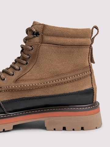 Botine de la Ombre pe bej