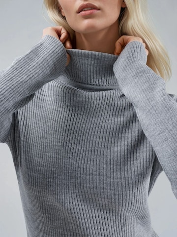My fashion Pullover in Grau