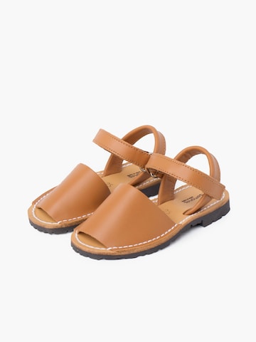 Sandalo di Pisamonas in marrone