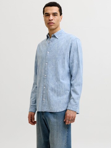 JACK & JONES - Ajuste regular Camisa en azul: frente