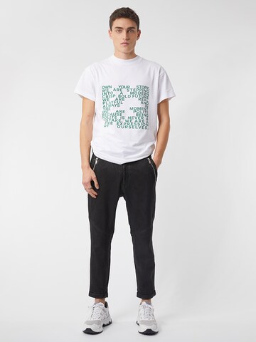 Tricou 'Expression Daylen' de la Young Poets pe alb