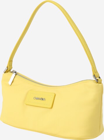Calvin Klein Schultertasche in Gelb