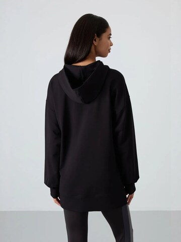 Tommy Life Sweatshirt in Black