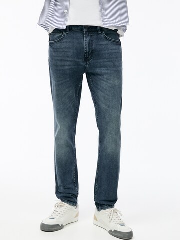 Slimfit Jeans de la Pull&Bear pe albastru: față