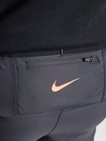regular Pantaloni sportivi 'Energy' di NIKE in nero