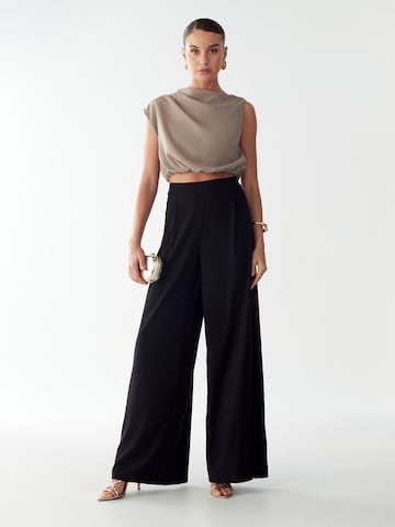 Willa Широка кройка Панталон 'CHARLA' в черно: отпред