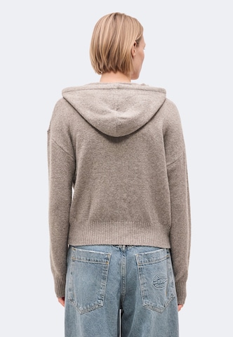 ABOUT YOU Gebreid vest 'Virginia' in Bruin