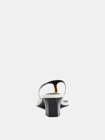 GUESS Sandale in Weiß