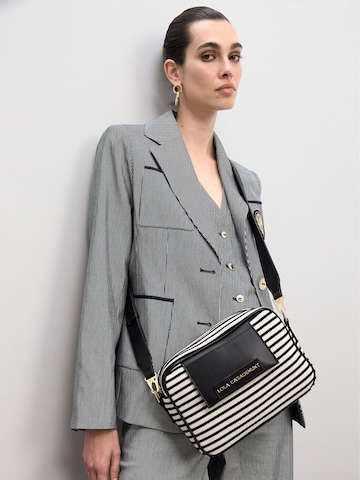 Lola Casademunt Olkalaukku värissä musta