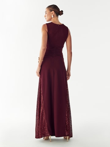 sarkans BWLDR Vakarkleita 'Avena': no aizmugures