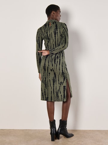 Robe ' ' Apricot en vert